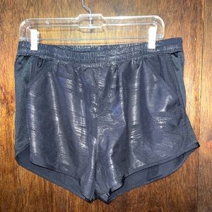 Under Armor Activewear Short Size Large